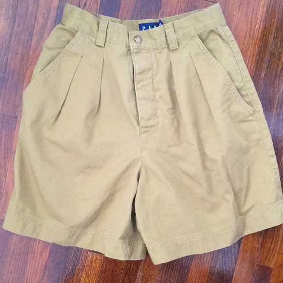 High rise Gap khaki short - Picture 1 of 4